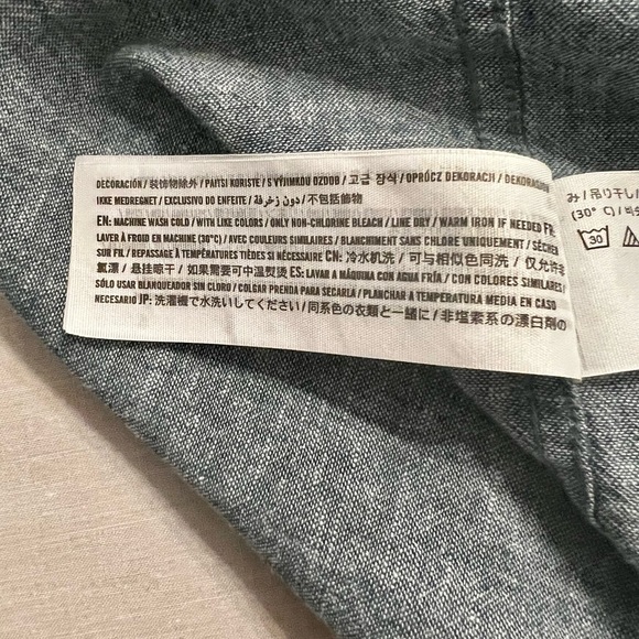 Hollister short sleeve button down - Picture 4 of 4